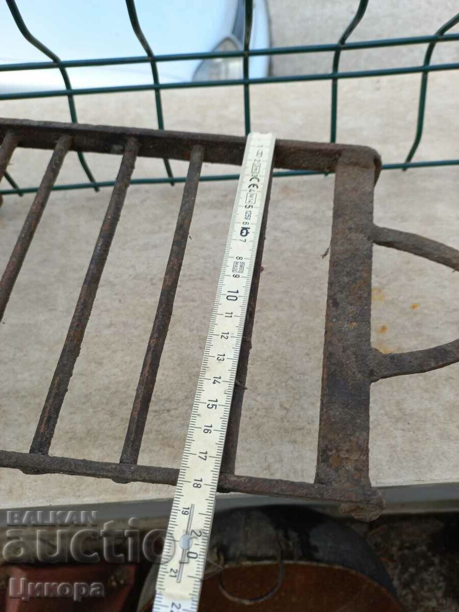 Auction OLD RENAISSANCE HAND FORGED ROASTER GRILL Auction OLD RENAISSANCE HAND FORGED ROASTER GRILL