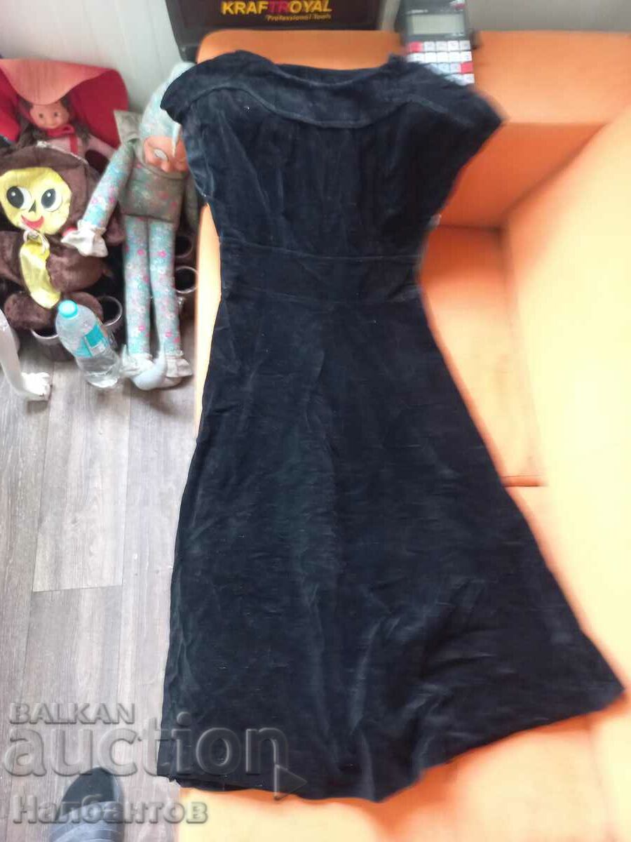 OLD VELVET TOWN DRESS WORN with price 200.00 BGN | € 102.26 OLD VELVET TOWN DRESS WORN with price 200.00 BGN | € 102.26