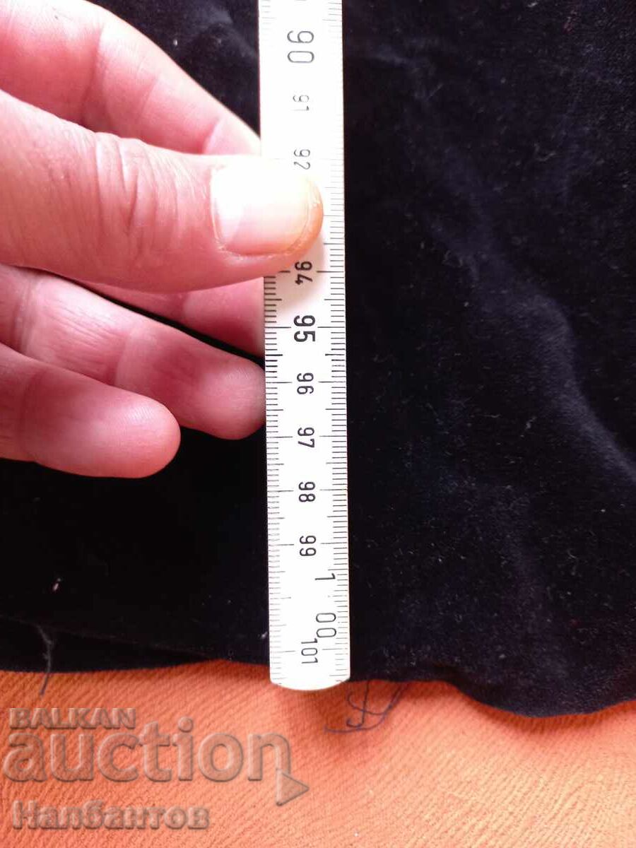 Auction OLD VELVET TOWN DRESS WORN Auction OLD VELVET TOWN DRESS WORN