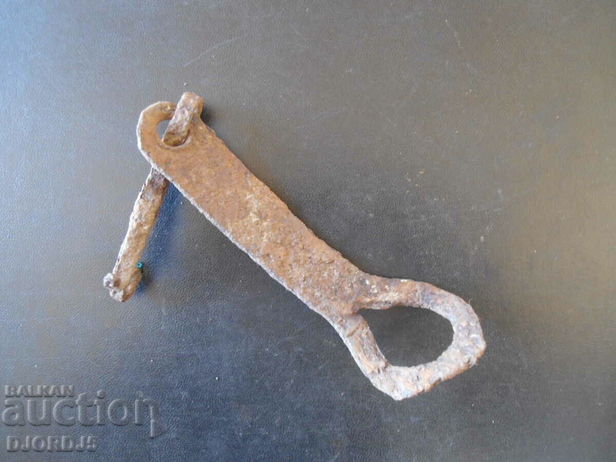 Old wrought latch with price 2.00 BGN | € 1.02 Old wrought latch with price 2.00 BGN | € 1.02
