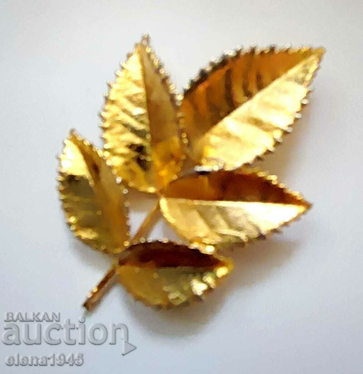 Επιχρυσωμένη καρφίτσα με τιμή 100.00 BGN | € 51.13