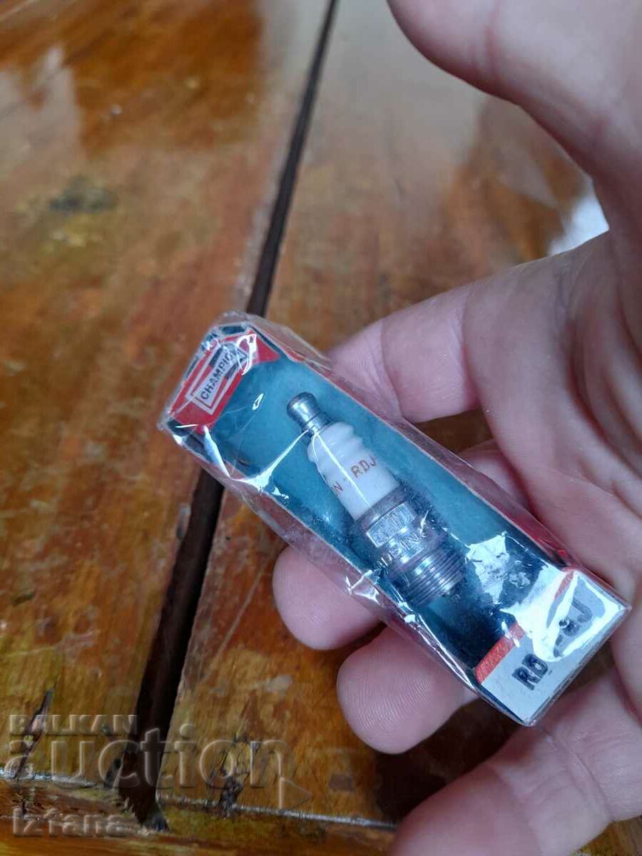 Champion RDJ8J spark plug with price 20.00 BGN | € 10.23 Champion RDJ8J spark plug with price 20.00 BGN | € 10.23