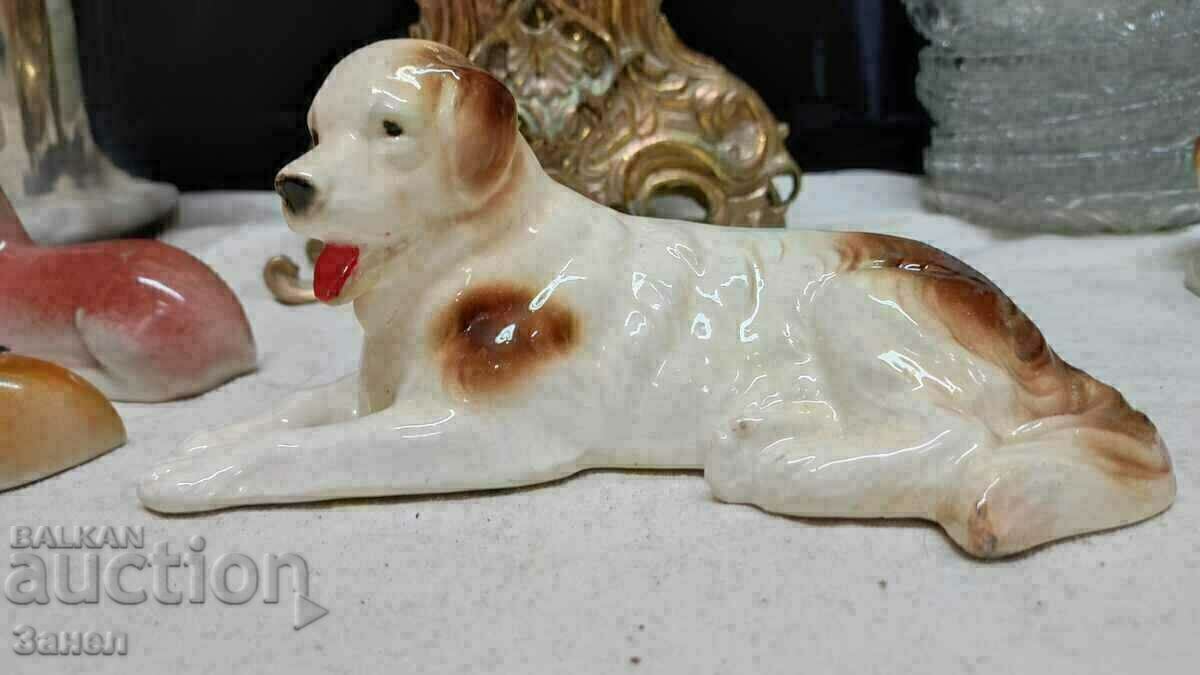 Câine figurină de porțelan