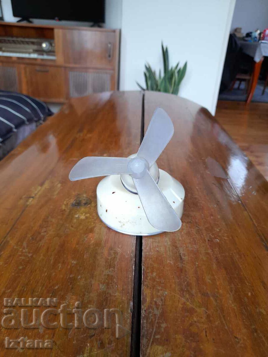Old fan with price 30.00 BGN | € 15.34 Old fan with price 30.00 BGN | € 15.34
