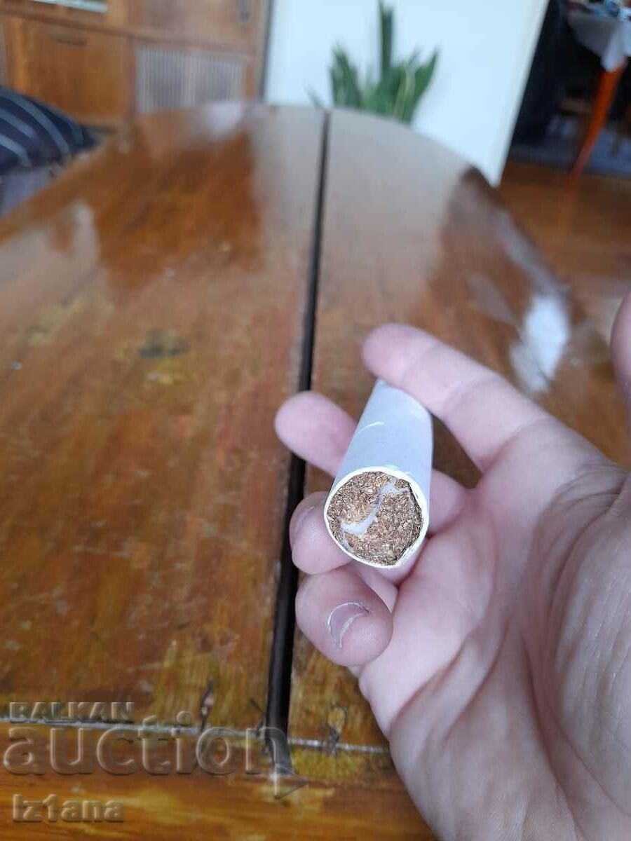 Marlboro souvenir cigarette - 5 Marlboro souvenir cigarette - 5