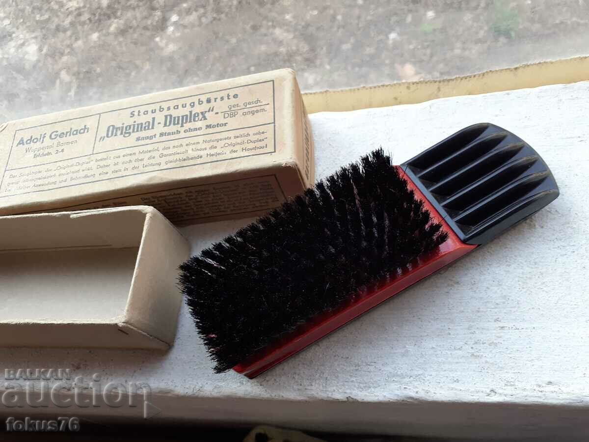 Old German clothes brush with price 30.00 BGN | € 15.34 Old German clothes brush with price 30.00 BGN | € 15.34