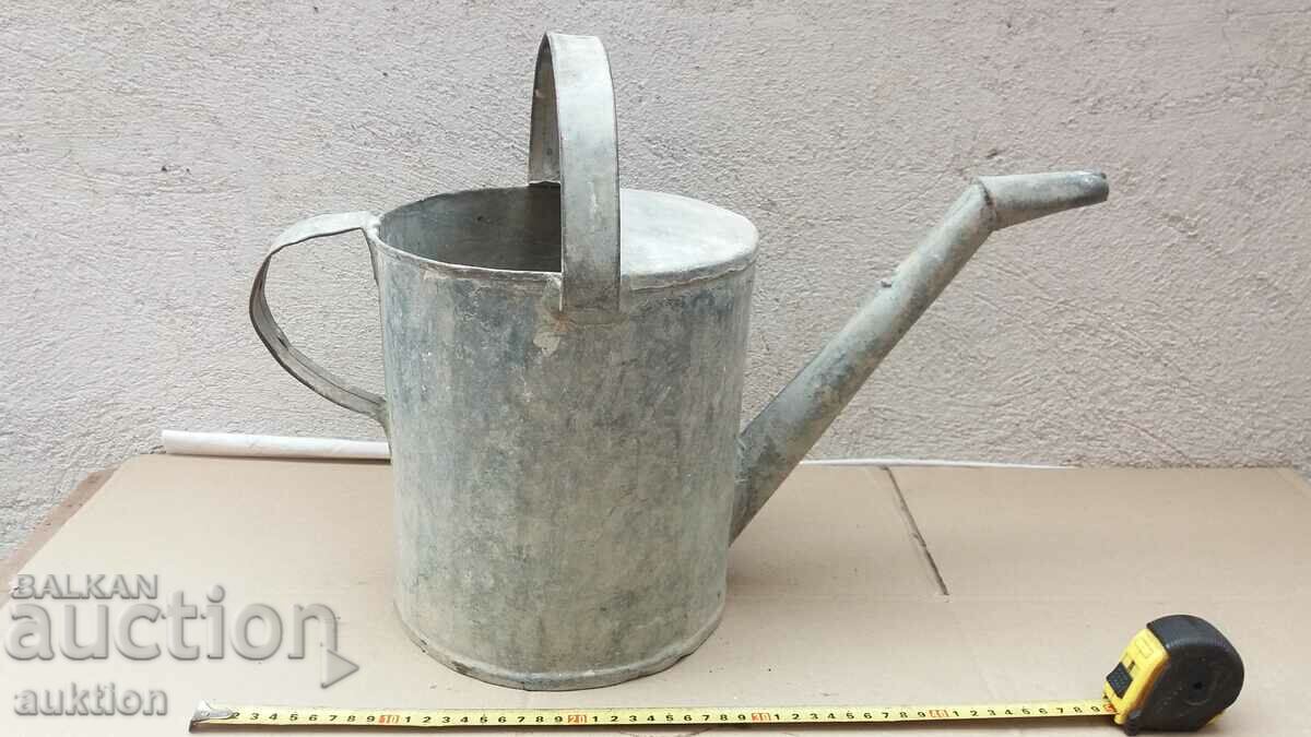 OLD SOLID METAL WATERING MACHINE with price 9.99 BGN | € 5.11 OLD SOLID METAL WATERING MACHINE with price 9.99 BGN | € 5.11