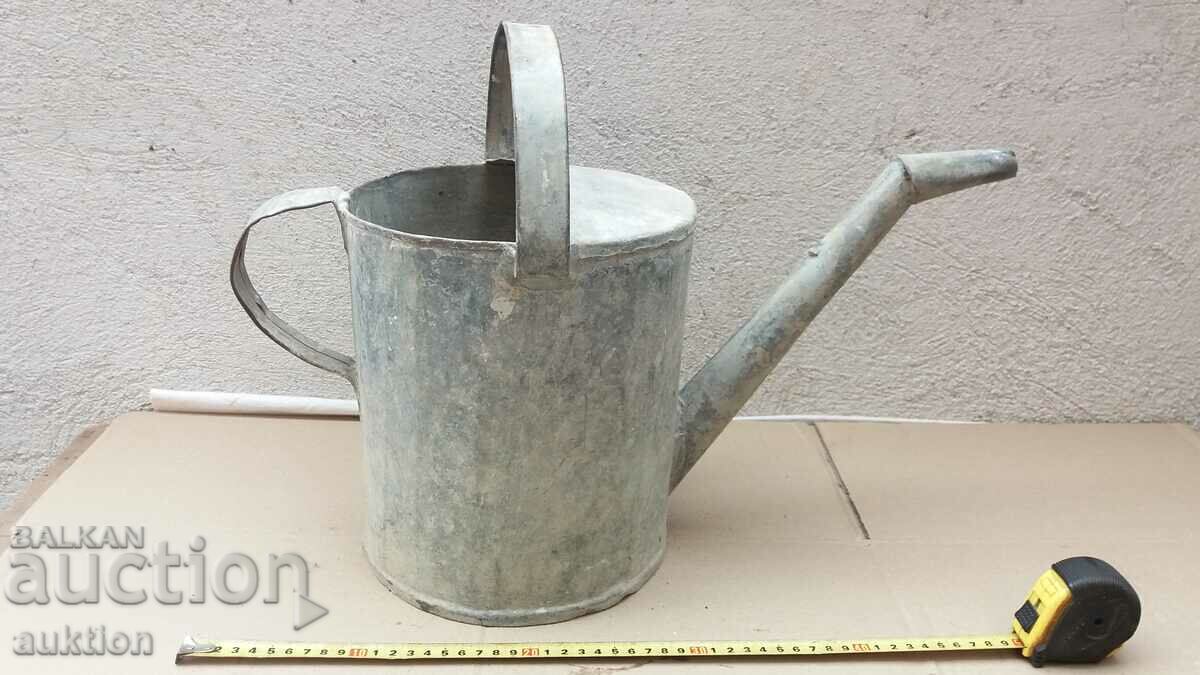 Auction OLD SOLID METAL WATERING MACHINE Auction OLD SOLID METAL WATERING MACHINE