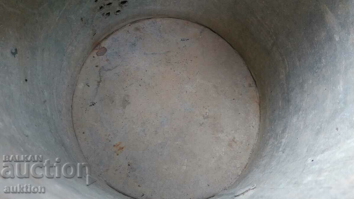 OLD SOLID METAL WATERING MACHINE - 6 OLD SOLID METAL WATERING MACHINE - 6