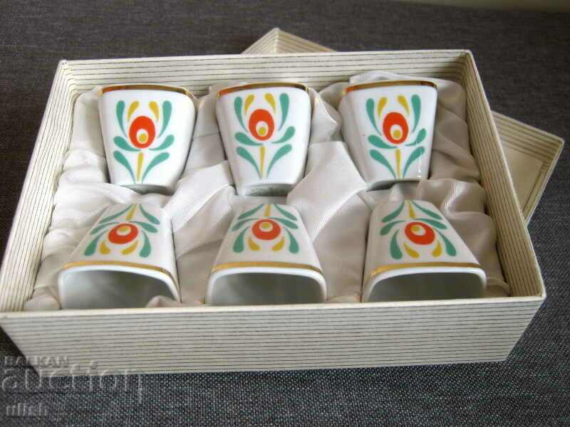Hungary HOLLOHAZA комплект 6 порцелан шот чаши кутия