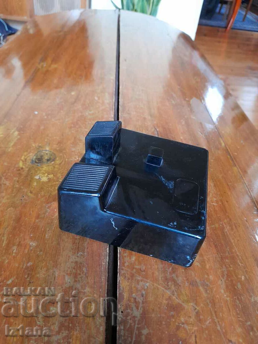 Auction An old sewing machine pedal Auction An old sewing machine pedal