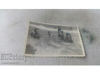 Снимка Младежи и девойки на плажа 1948