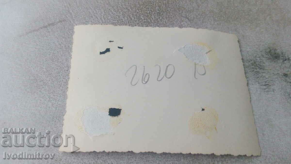 Φωτογραφία Γυναίκα με φαρδύ καπέλο στην παραλία με τιμή 1.45 BGN | € 0.74 Φωτογραφία Γυναίκα με φαρδύ καπέλο στην παραλία με τιμή 1.45 BGN | € 0.74