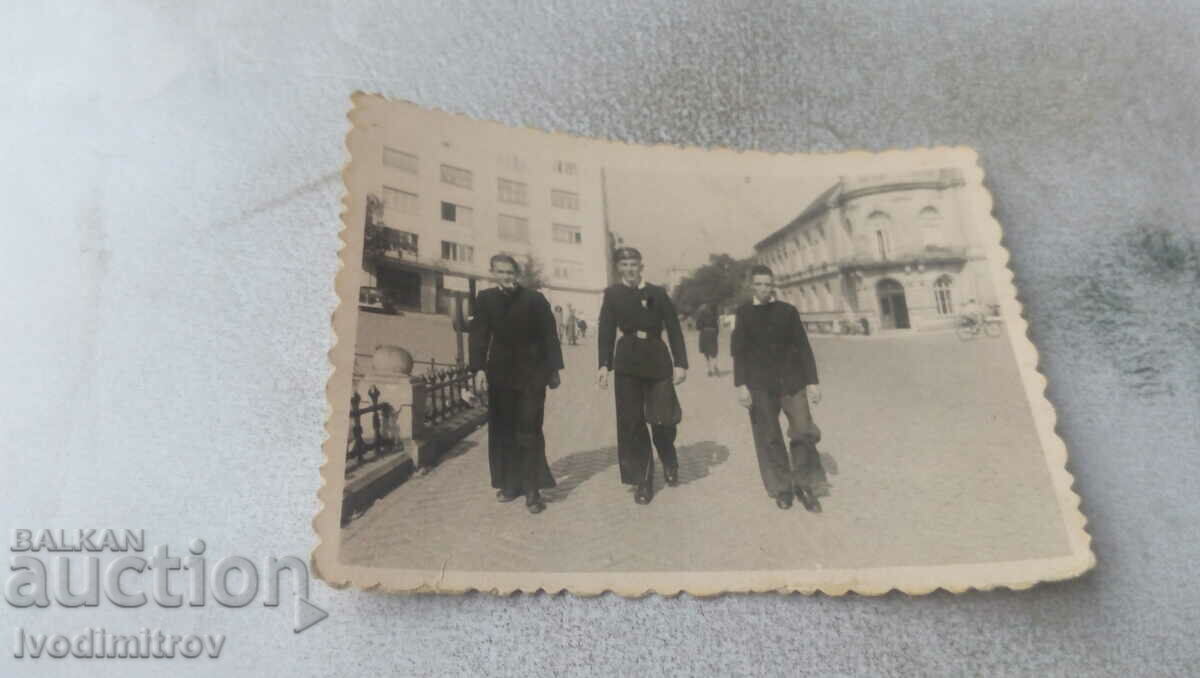 Fotografie Sofia Trei studenți la o plimbare de-a lungul Tsaria 1942