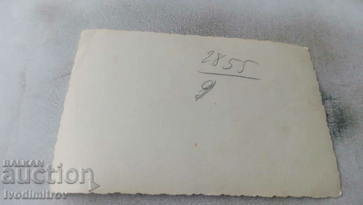 Fotografie Sofia Trei femei în paltoane de iarnă la plimbare cu preț 2.35 BGN | € 1.20 Fotografie Sofia Trei femei în paltoane de iarnă la plimbare cu preț 2.35 BGN | € 1.20