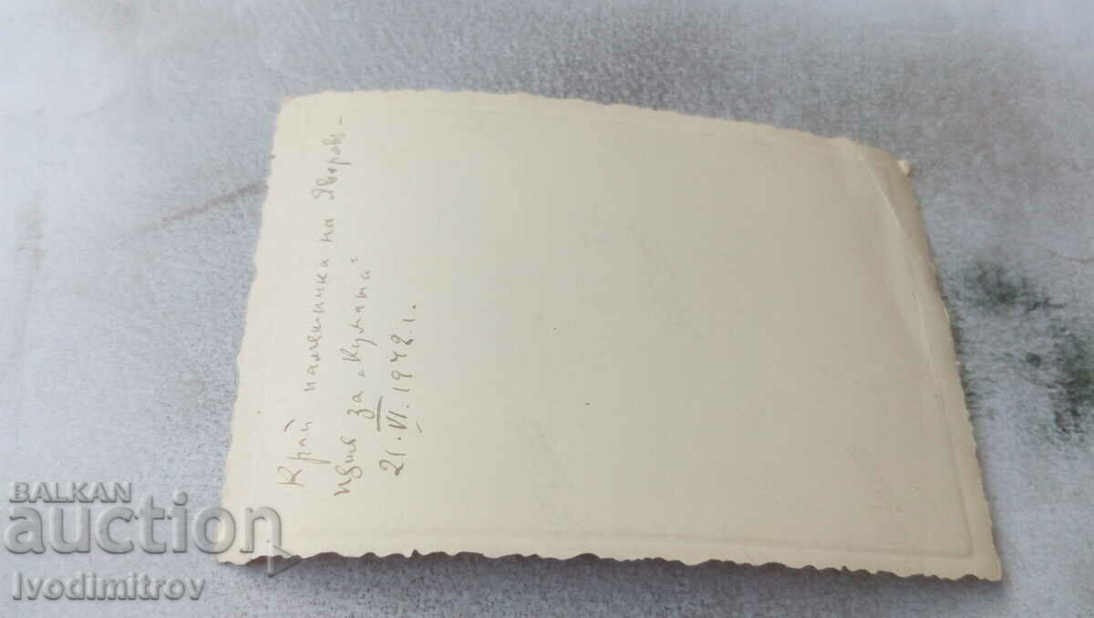 Ms. Youth in shorts and girls next to pam. of Yavorov with price 2.35 BGN | € 1.20 Ms. Youth in shorts and girls next to pam. of Yavorov with price 2.35 BGN | € 1.20