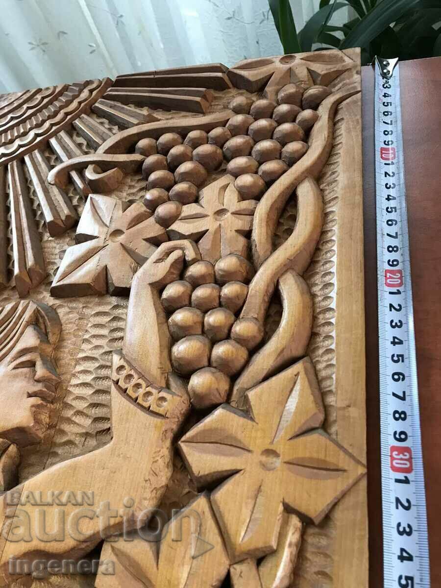 Auction  PANEL CARVING DEEP MASTER CARVING-GRAPE PICKER1982