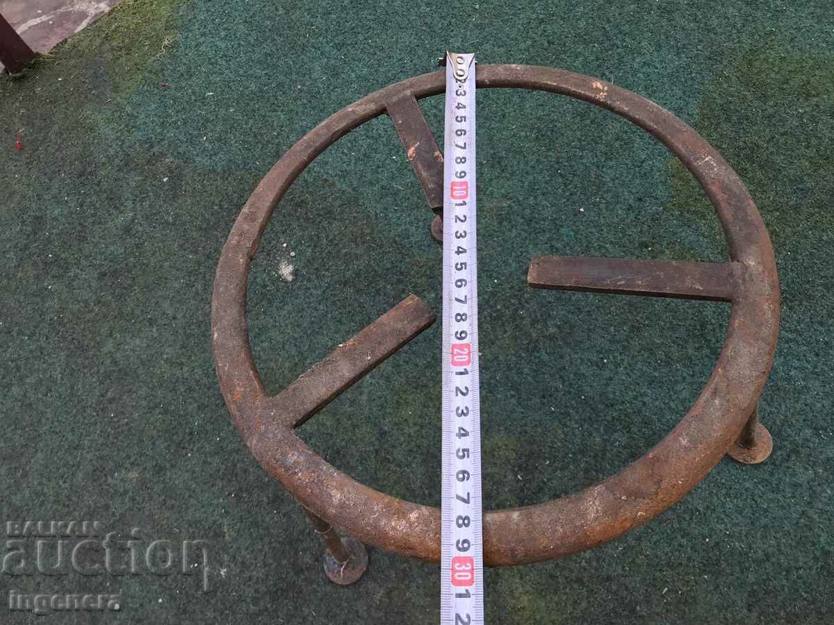 PIROSTIYA GRIL FIER FORJAT SADJEK METAL cu preț 49.00 BGN | € 25.05 PIROSTIYA GRIL FIER FORJAT SADJEK METAL cu preț 49.00 BGN | € 25.05