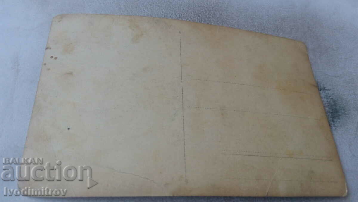 Φωτογραφία ενός μικρού κοριτσιού με τιμή 0.75 BGN | € 0.38 Φωτογραφία ενός μικρού κοριτσιού με τιμή 0.75 BGN | € 0.38