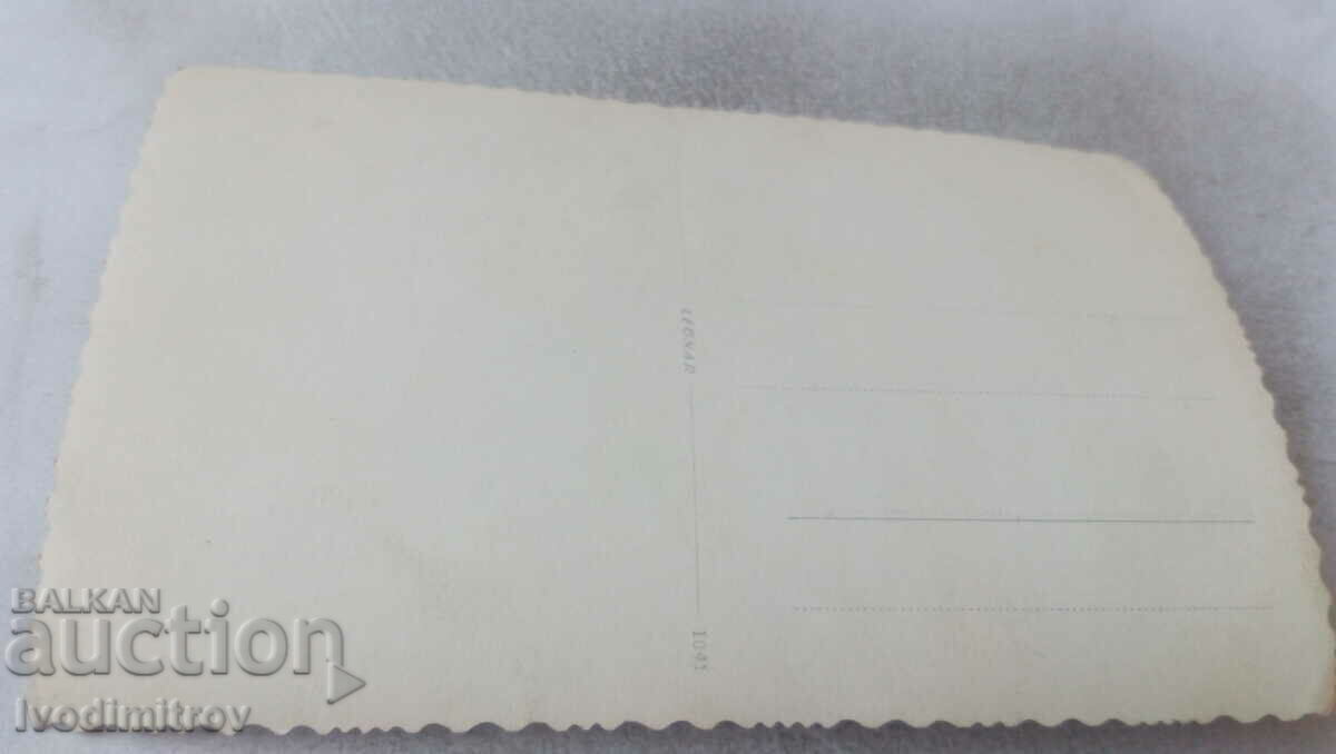 Εικόνα Άνδρες, γυναίκες και δύο λευκά βόδια στην αυλή με τιμή 1.45 BGN | € 0.74