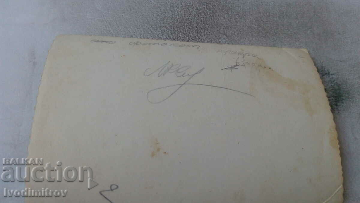 Снимка Мъже жени и деца с цена 0.75 лв. | € 0.38 Снимка Мъже жени и деца с цена 0.75 лв. | € 0.38