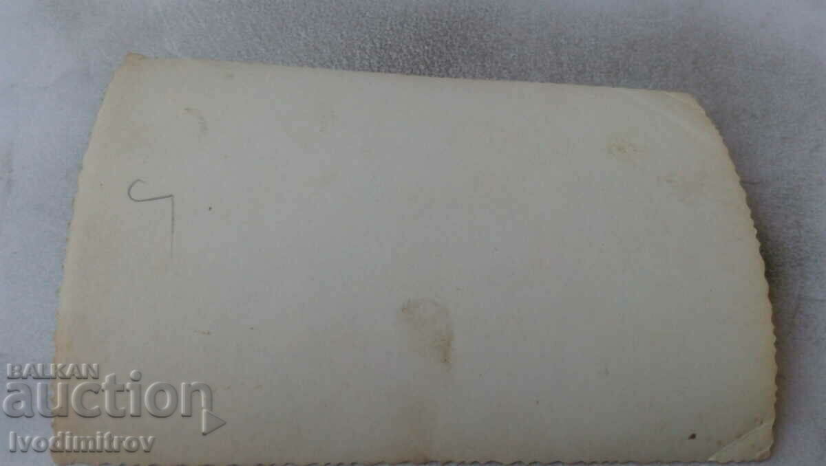 Снимка Двама мъже и жени с цена 0.65 лв. | € 0.33 Снимка Двама мъже и жени с цена 0.65 лв. | € 0.33