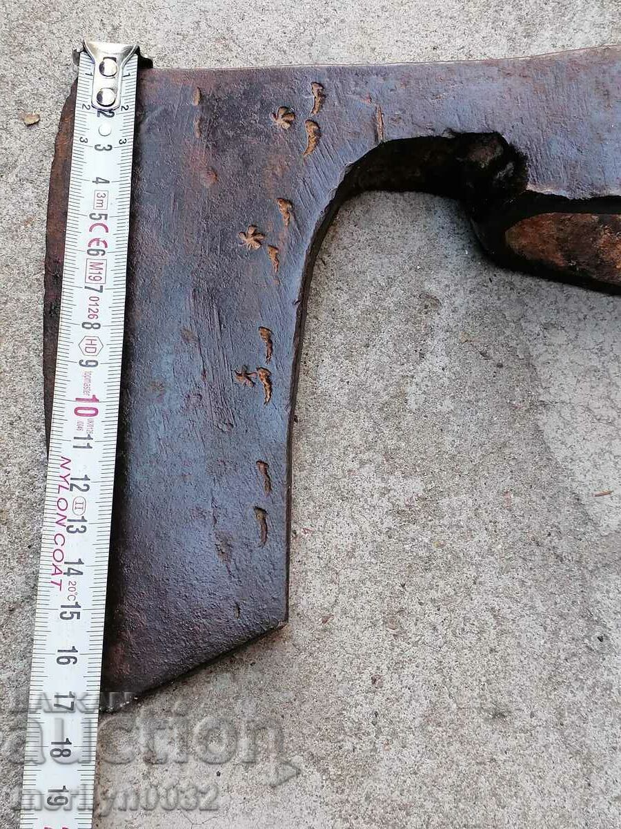 Topor vechi cu stampila si gravuri topor satir din fier forjat - 5