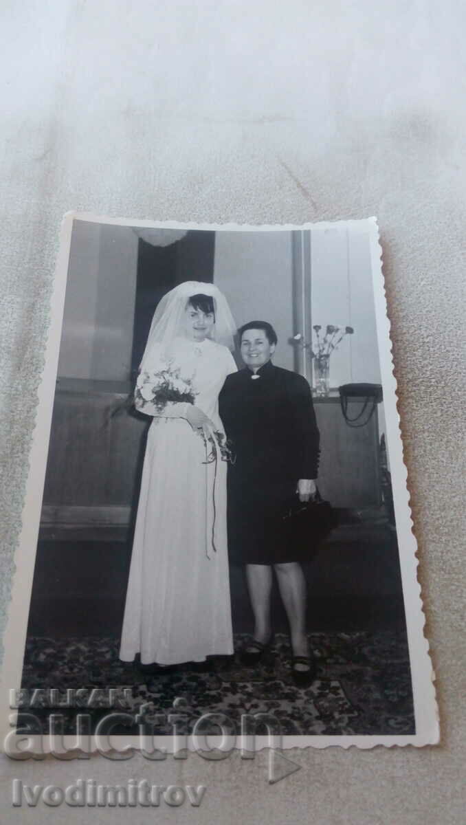 Photo Bride with her mother