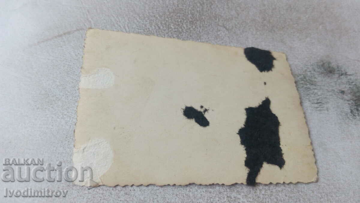 Picture Four women next to two large pots with price 0.75 BGN | € 0.38 Picture Four women next to two large pots with price 0.75 BGN | € 0.38