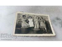 Снимка Четири жени до две големи тенджери