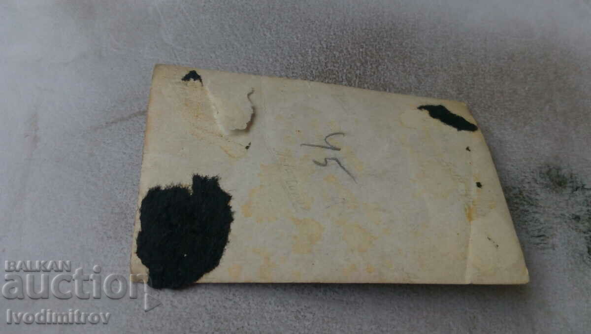 Photo Men and women with wooden cottages with price 0.75 BGN | € 0.38 Photo Men and women with wooden cottages with price 0.75 BGN | € 0.38