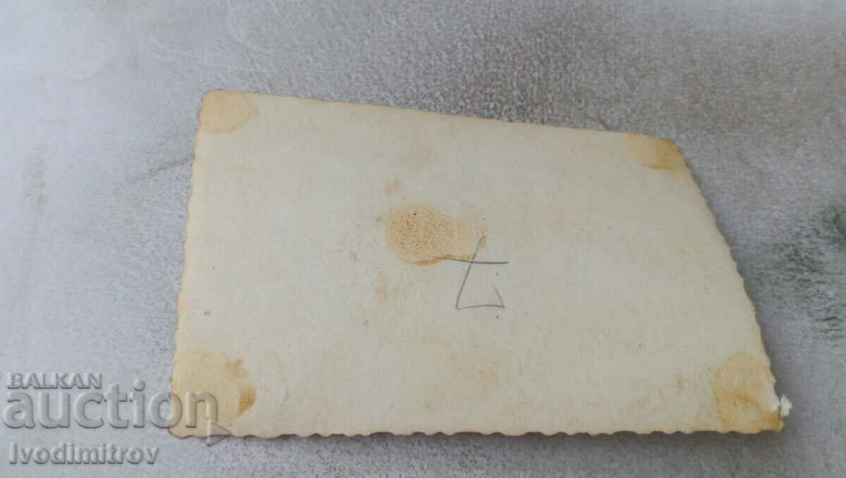 Φωτογραφία Μαθητές σε ένα μνημείο με ένα κανόνι με τιμή 0.95 BGN | € 0.49 Φωτογραφία Μαθητές σε ένα μνημείο με ένα κανόνι με τιμή 0.95 BGN | € 0.49