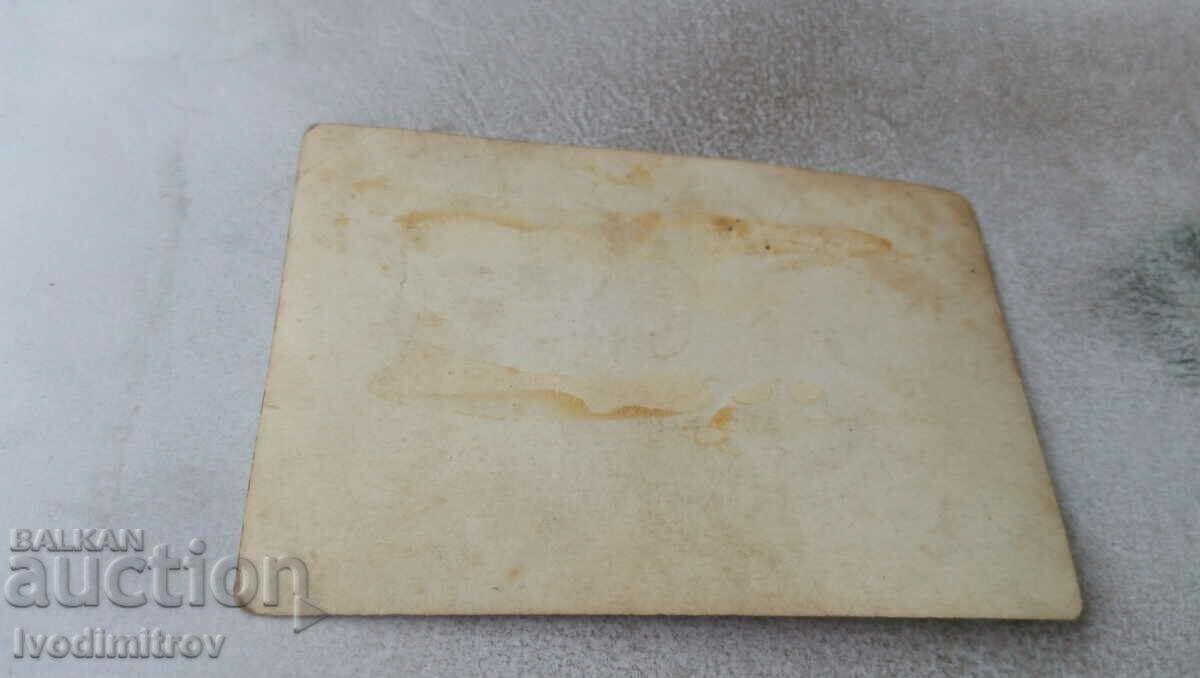 Φωτογραφία Δύο γυναίκες και τέσσερα κορίτσια με τιμή 0.75 BGN | € 0.38