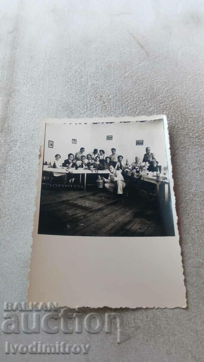 Φωτογραφία Kavadarci Άνδρες και γυναίκες σε οικογενειακή γιορτή το 1942
