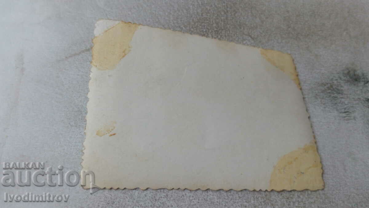 Ms. Men, young women and a car in the yard of a country house with price 1.85 BGN | € 0.95 Ms. Men, young women and a car in the yard of a country house with price 1.85 BGN | € 0.95