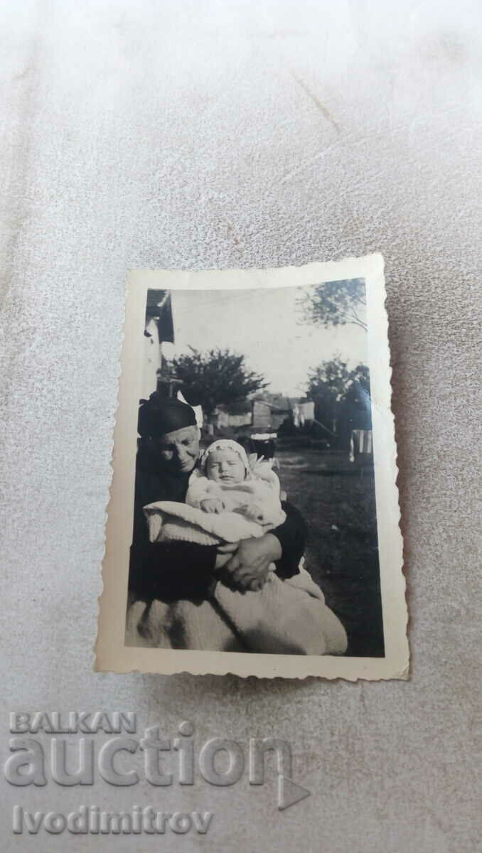 Photo Elderly woman and baby
