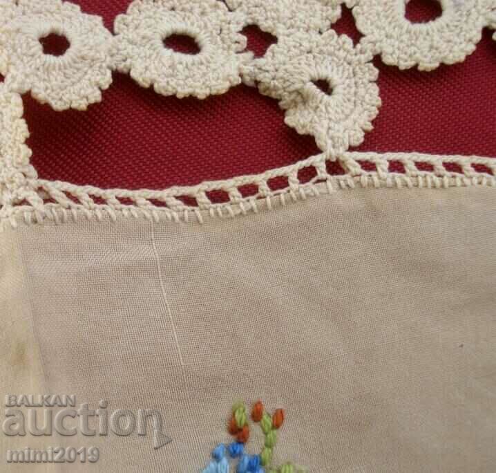 Auction Old tablecloth, hand embroidered with lace Auction Old tablecloth, hand embroidered with lace