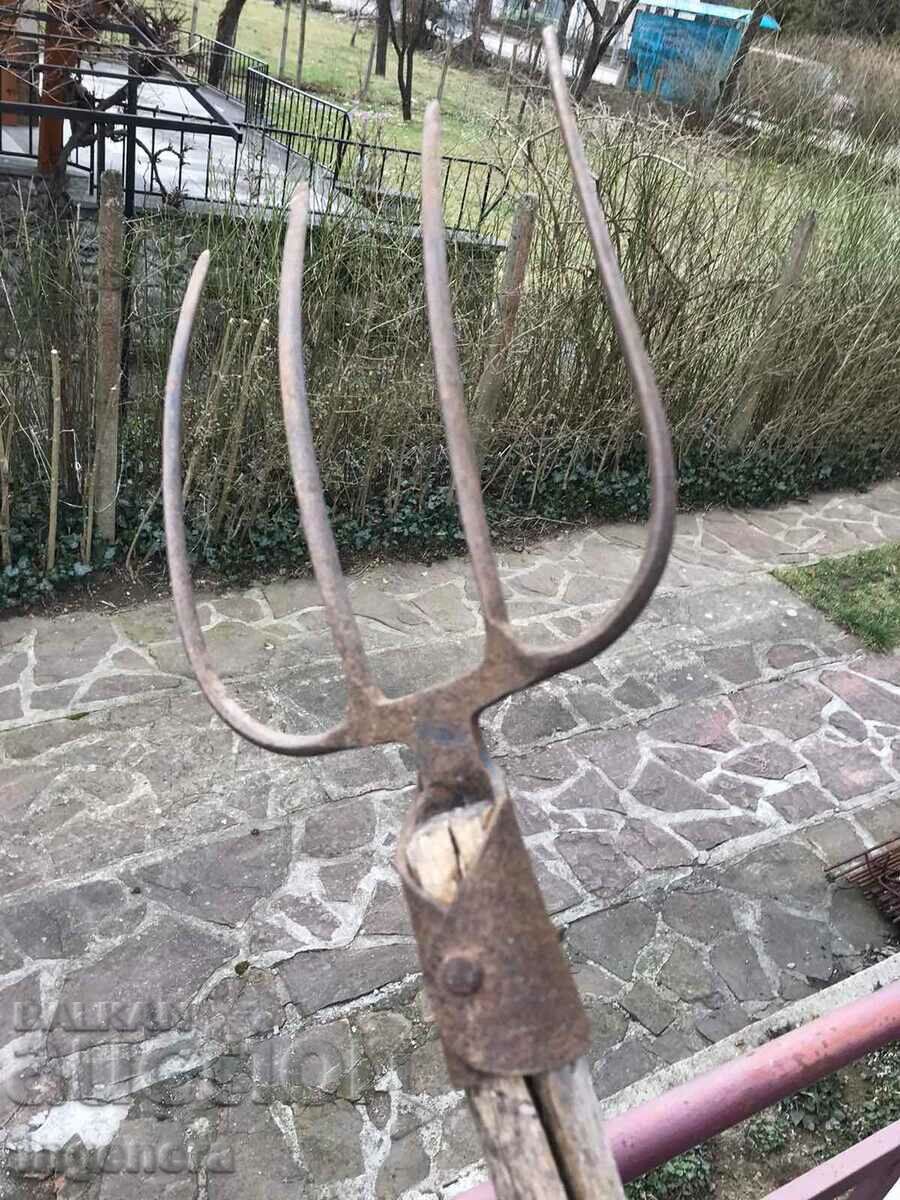 COTTAGE METAL AGRICULTURAL TOOL MARKED with price 18.00 BGN | € 9.20 COTTAGE METAL AGRICULTURAL TOOL MARKED with price 18.00 BGN | € 9.20