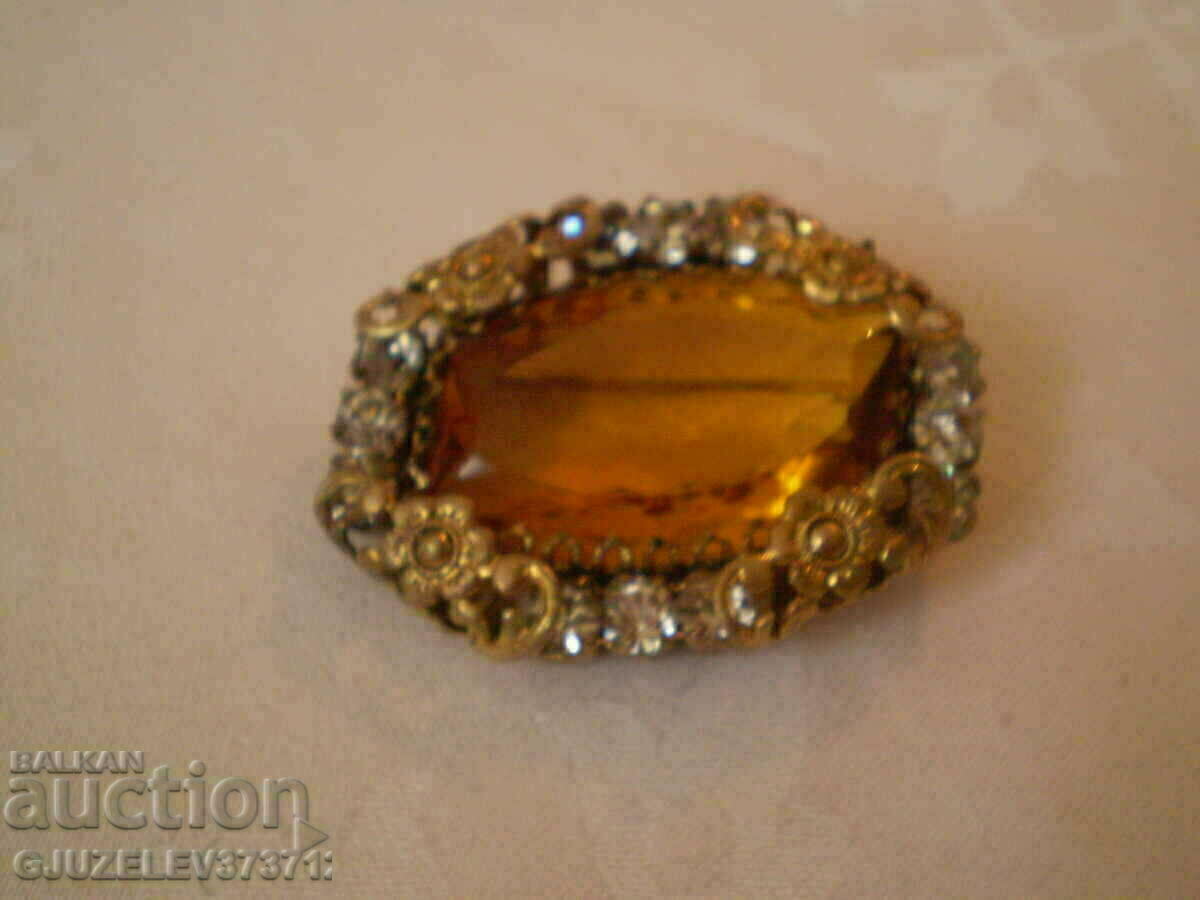 Antique Beautiful brooch with price 107.00 BGN | € 54.71 Antique Beautiful brooch with price 107.00 BGN | € 54.71