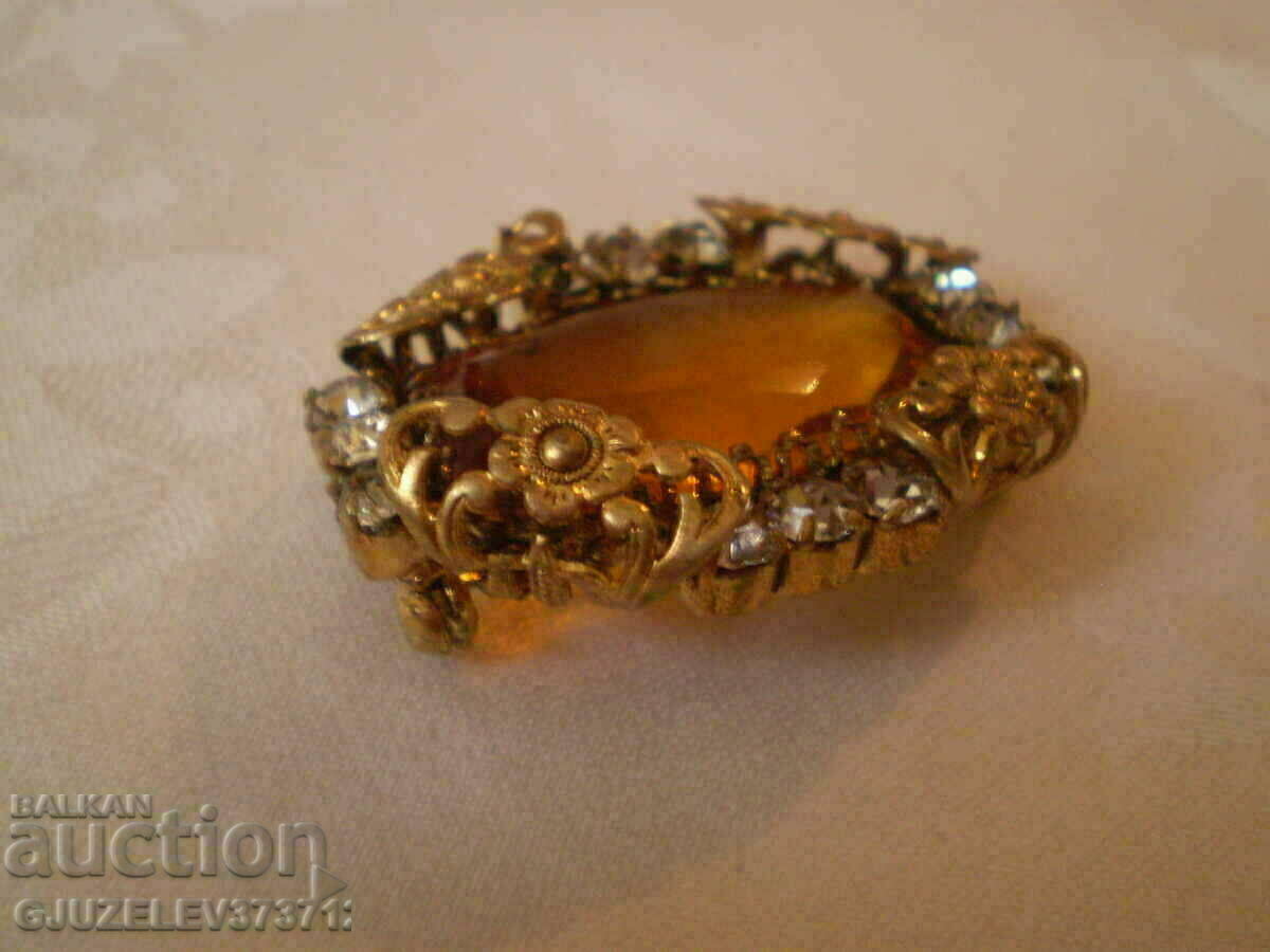 Auction Antique Beautiful brooch Auction Antique Beautiful brooch