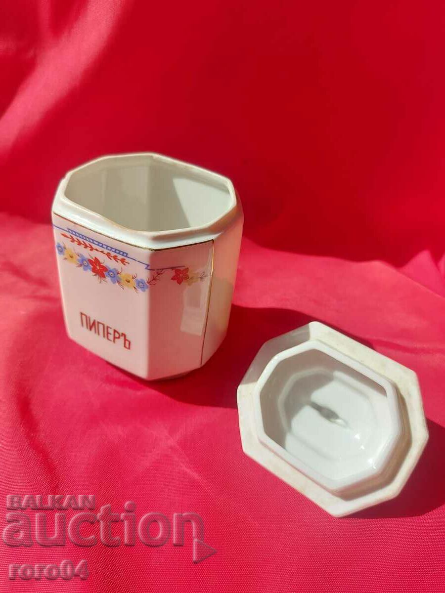 PORCELAN - REGATUL BULGARII cu preț 36.00 BGN | € 18.41 PORCELAN - REGATUL BULGARII cu preț 36.00 BGN | € 18.41