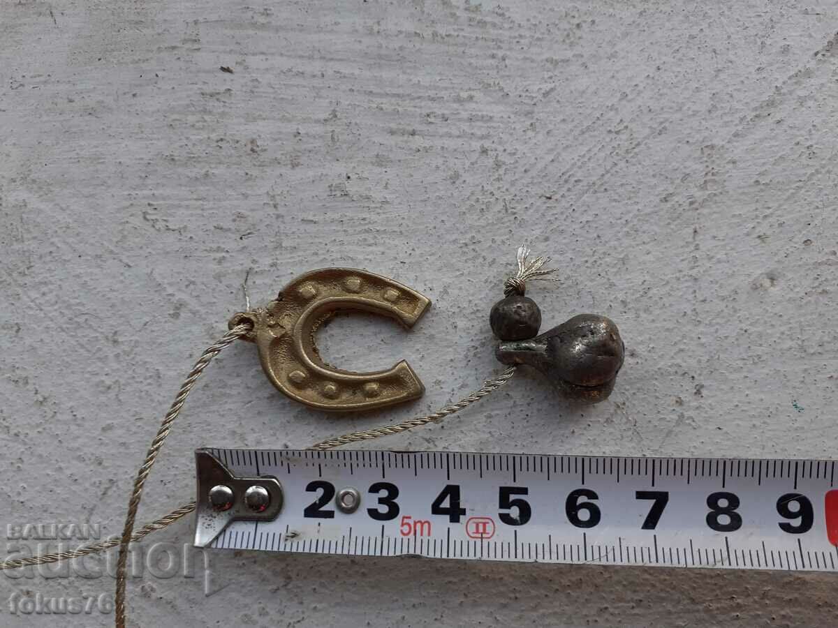 Delivery of Miniature bronze horseshoe with weight Delivery of Miniature bronze horseshoe with weight