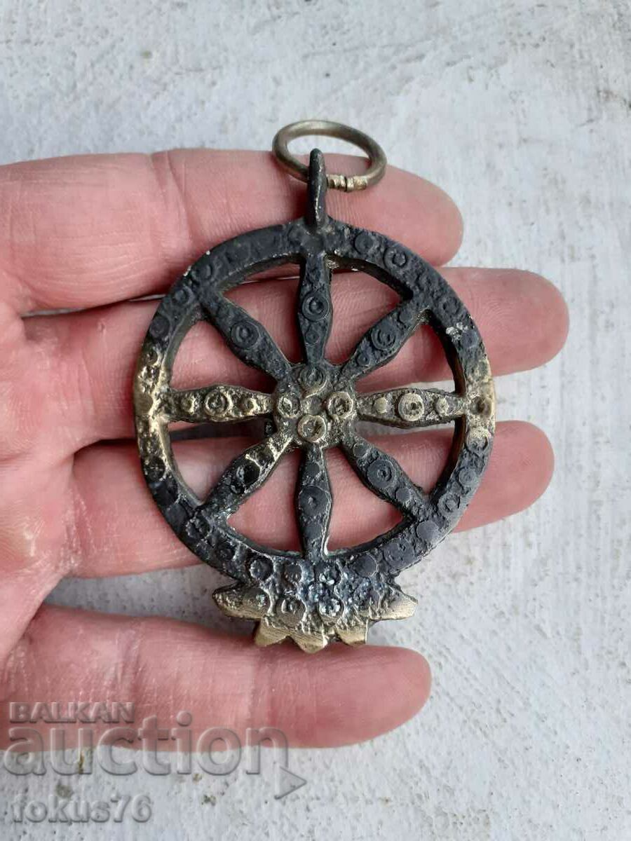 Delivery of Old bronze locket