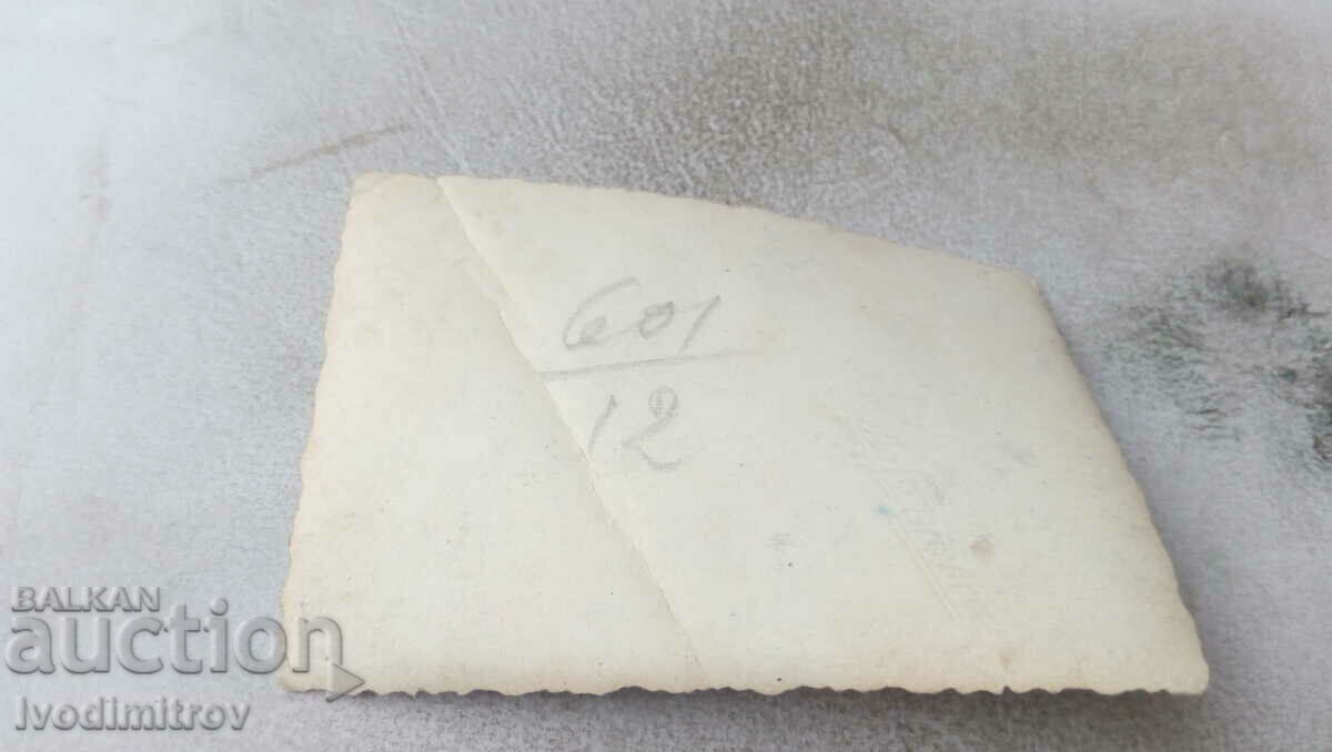 Photo Men and women in a restaurant with price 0.75 BGN | € 0.38 Photo Men and women in a restaurant with price 0.75 BGN | € 0.38