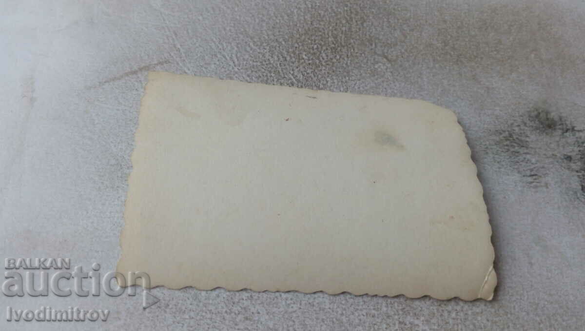 Photo Men and women with a small cart with price 1.35 BGN | € 0.69 Photo Men and women with a small cart with price 1.35 BGN | € 0.69