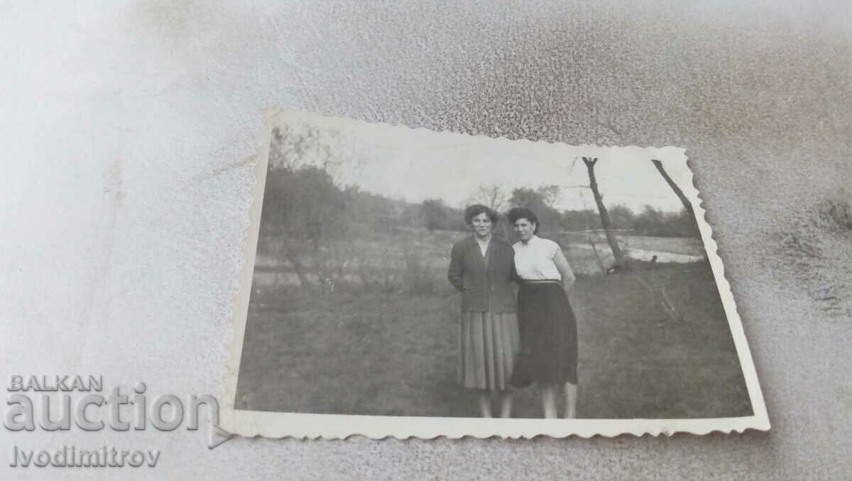 Photo Two women on a meadow