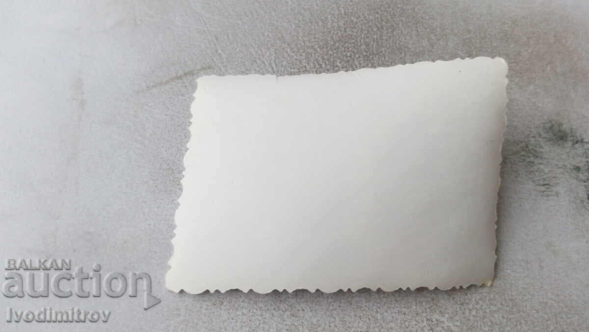 Φωτογραφία νεόνυμφων με τους φίλους τους με τιμή 0.85 BGN | € 0.43 Φωτογραφία νεόνυμφων με τους φίλους τους με τιμή 0.85 BGN | € 0.43