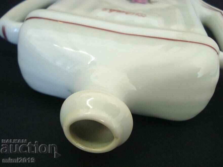 Auction Old porcelain hutch Auction Old porcelain hutch