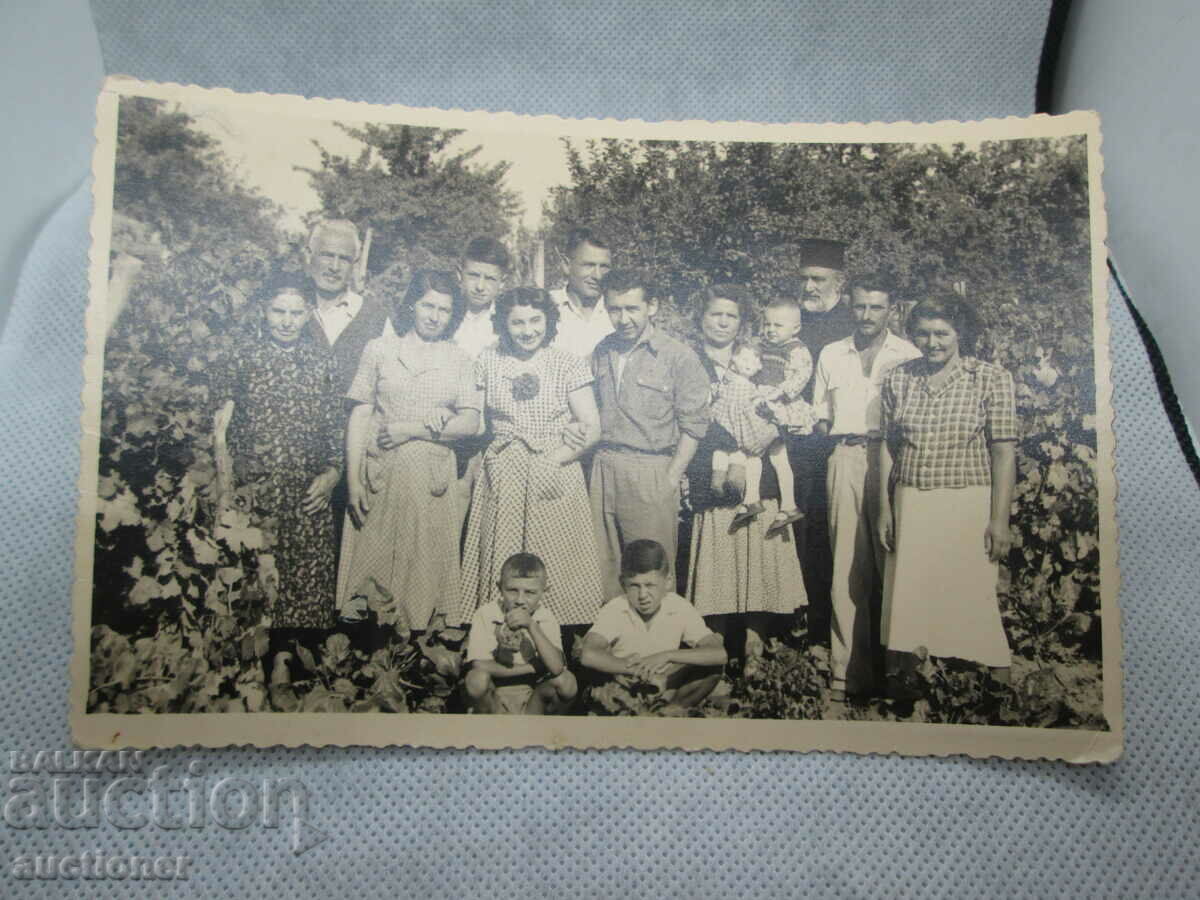 Delivery of OLD PHOTO, POP PRIEST AMONG LAYMEN