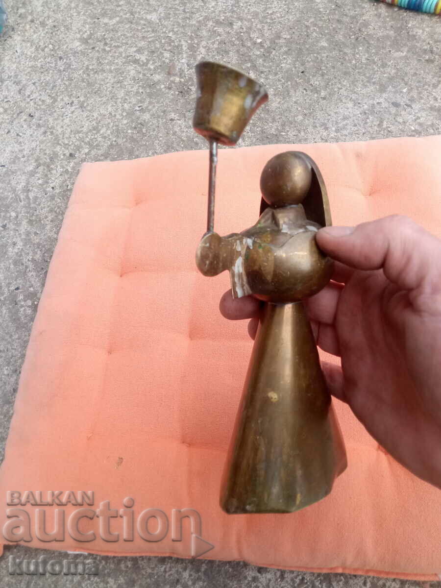 Delivery of Brass candlestick